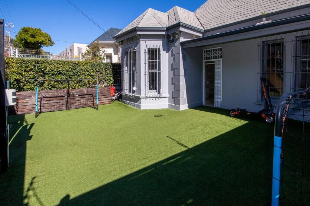 Sunny Sea Point Holiday home *